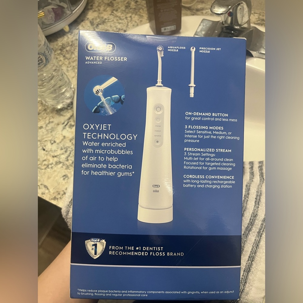 Oral B Water Flosser - Picture 8 of 8